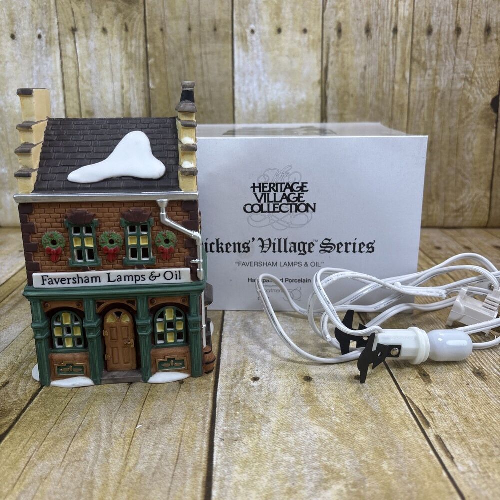 Dept 56 Dickens Village Faversham Lamps & Oil Building In Box Lighted 5832-7